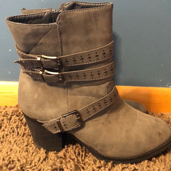 Vanity brand Bootie size 8.5 - Picture 1 of 3
